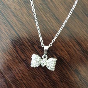 Sparkly bow necklace